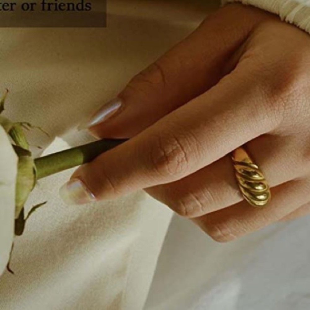 NEW 18K Gold Plated Croissant Dome Twist Rope Ring - Picture 9 of 13